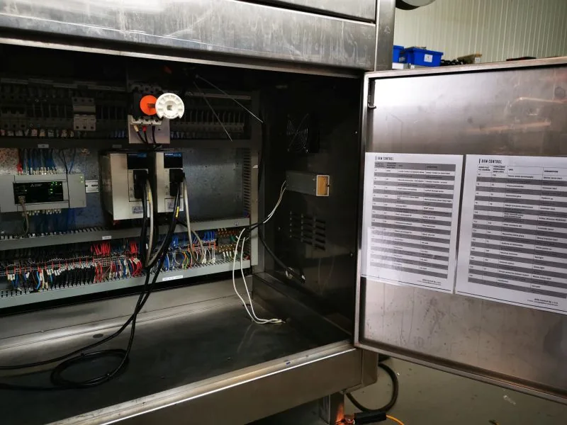 Control cabinet of a sleeve labelling machine after control system modernisation